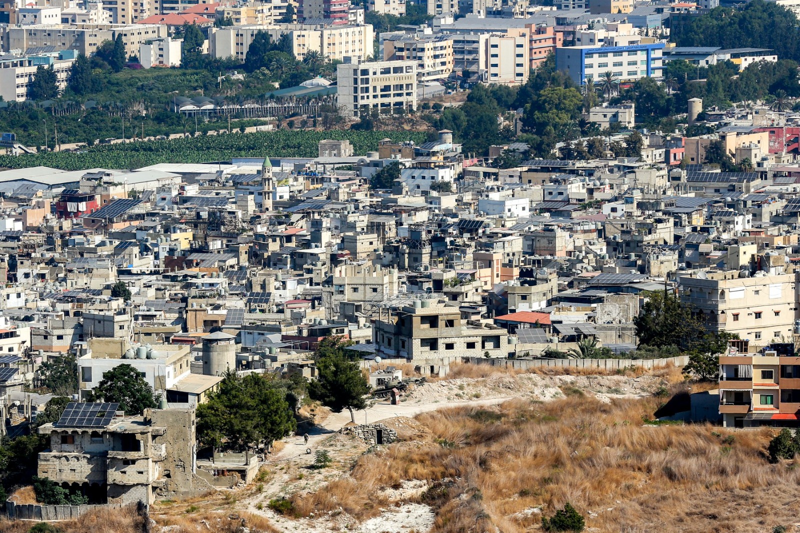 مبانٍ في مخيم عين الحلوة للاجئين الفلسطينيين في مدينة صيدا جنوبي لبنان (أ ف ب)
