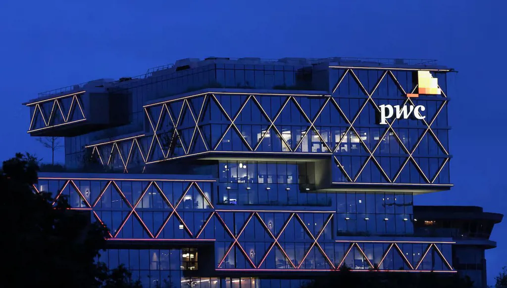 PwC تتوقع بلوغ الإنفاق التراكمي على مراكز البيانات 31.6 تريليون دولار حتى 2050