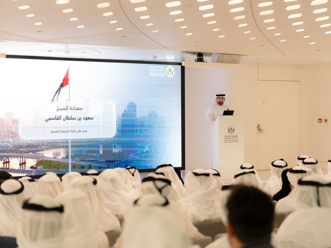 الشيخ سعود بن سلطان القاسمي مدير عام دائرة الشارقة الرقمية خلال إطلاق استراتيجية الشارقة للأمن السيبراني (وام