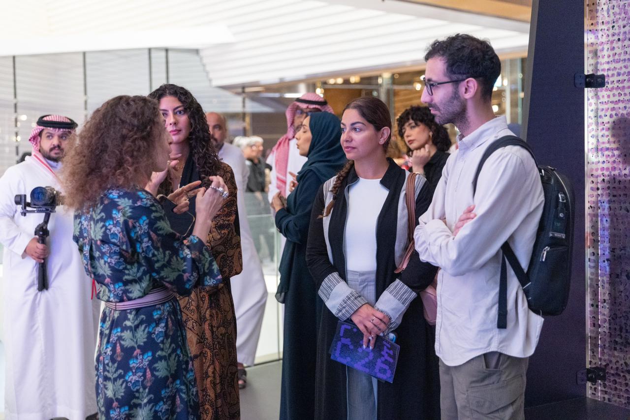 جانب من معرض “استمرارية“ في الدرعية.