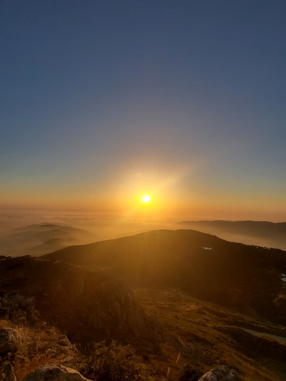 مغيب الشمس في قرنايل (تصوير: الزميلة أديبة قصاب)