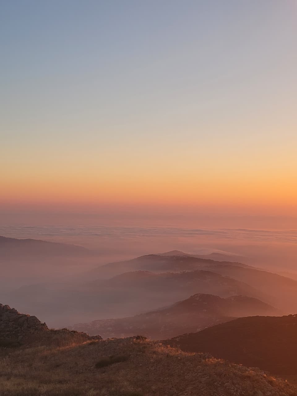مغيب الشمس في قرنايل (تصوير: الزميلة أديبة قصاب)