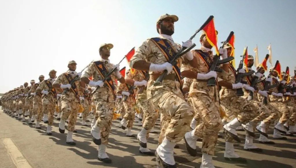 حصار مضيق هرمز ينقلب على إيران وقادتها يتوقعون الصمود لخمسة أشهر