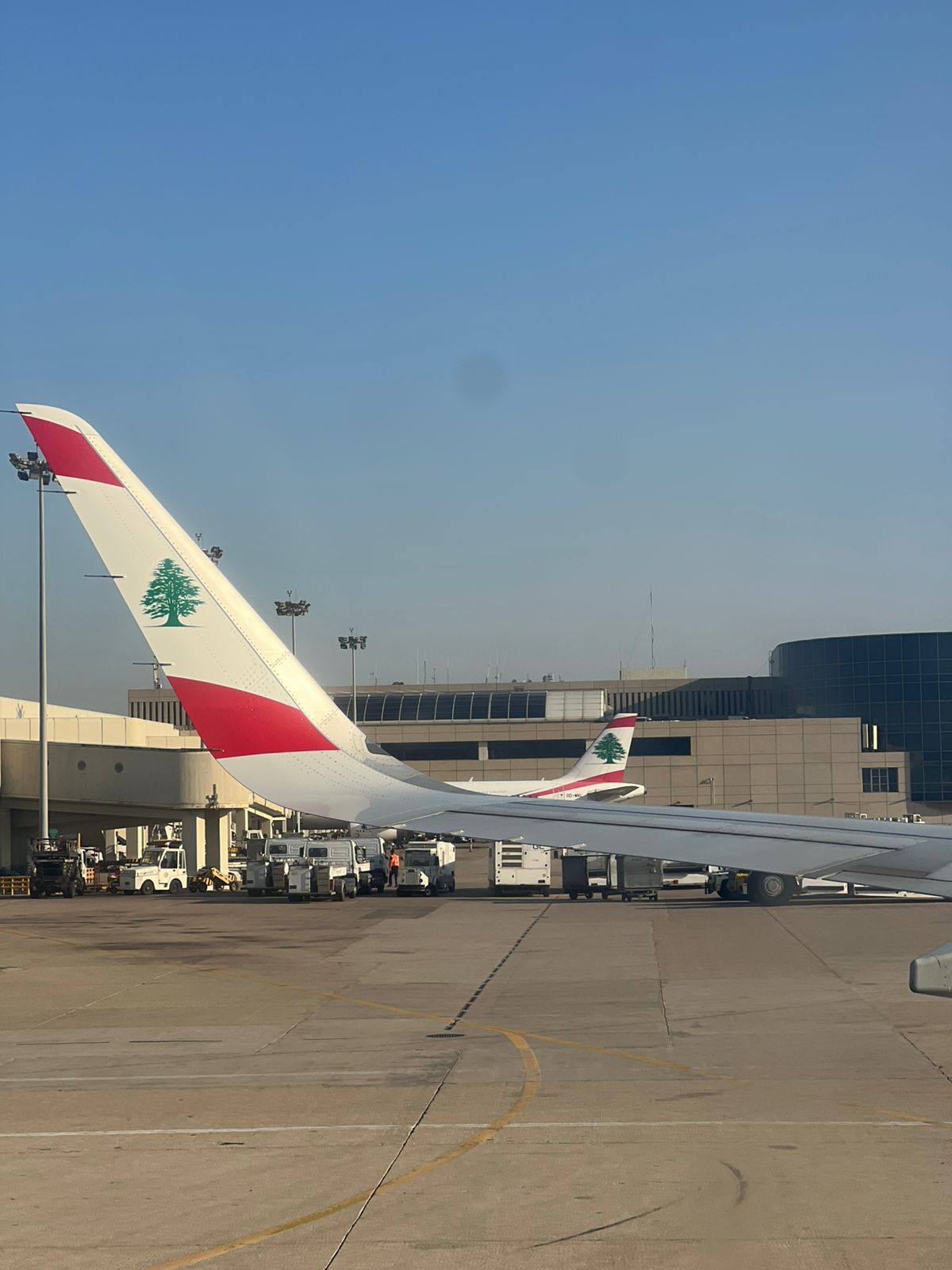 طائرة ميدل إيست في مطار بيروت (صورة خاصة بالكاتبة)
