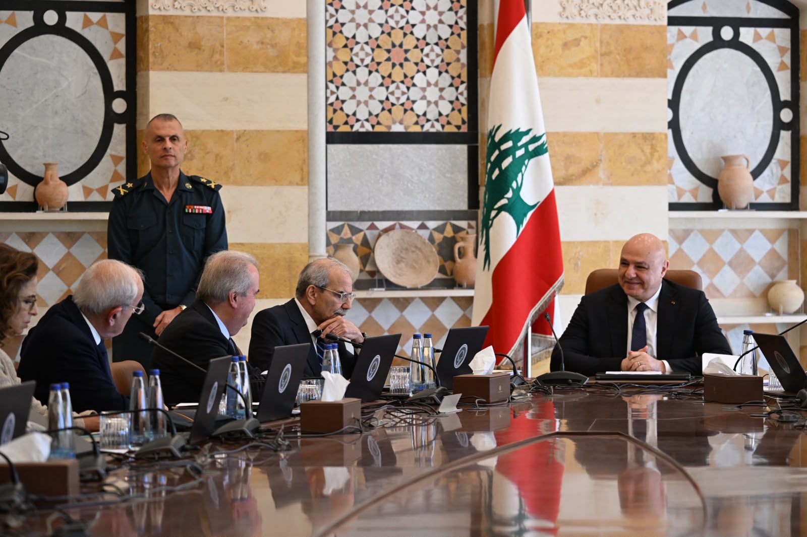 رئيس الجمهورية جوزف عون مترئساً جلسة مجلس الوزراء في قصر بعبدا في حضور الرئيس نواف سلام والوزراء. (حسام شبارو)