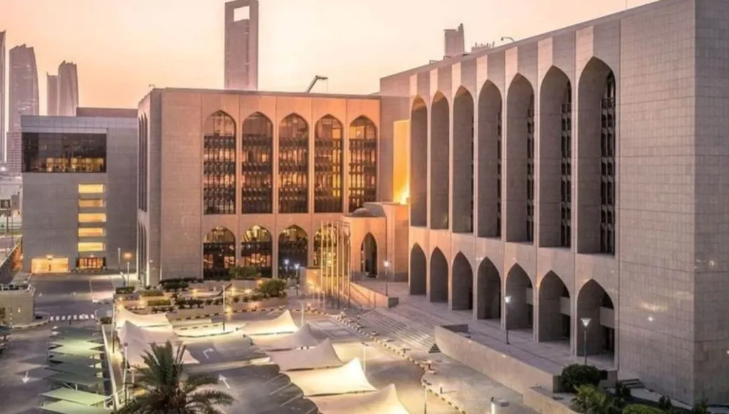 البنوك في الإمارات تقرض أكثر... وأصولها تتخطى 5.6 تريليون درهم