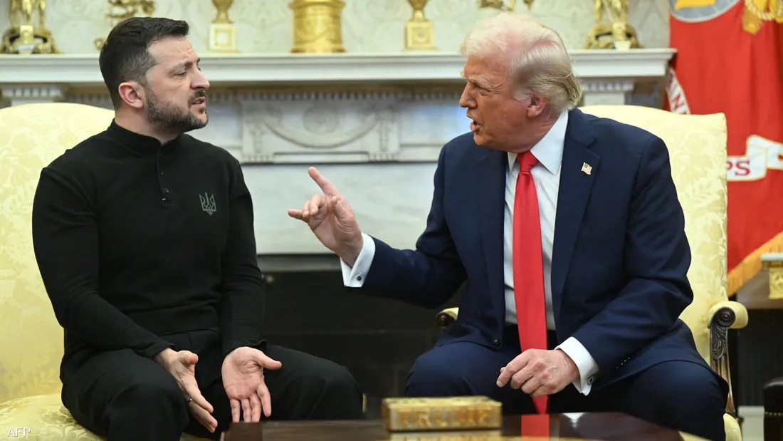 الرئيس الأميركي دونالد ترامب ونظيره الأوكراني فولوديمير زيلينسكي خلال اللقاء الذي شهد سجالاً حاداً بينهما في البيت الأبيض، 28 شباط/فبراير 2025. (أ ف ب)