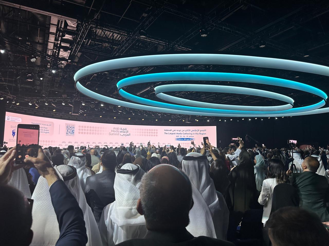 حضور حاشد في اليوم الأول من قمة الإعلام العربي في دبي (النهار).