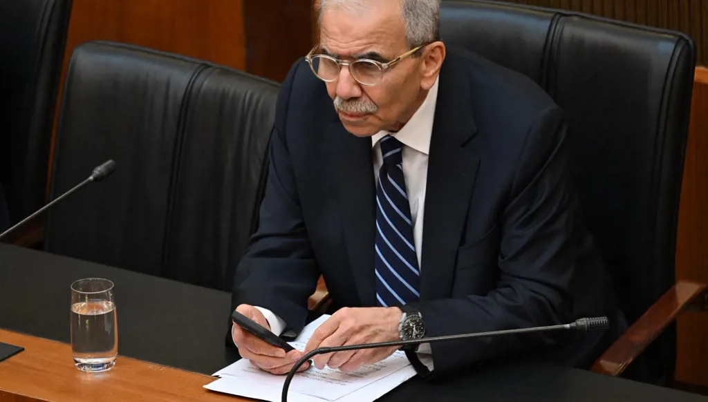 رئيس الحكومة نواف سلام خلال الجلسة (حسام شبارو). 
