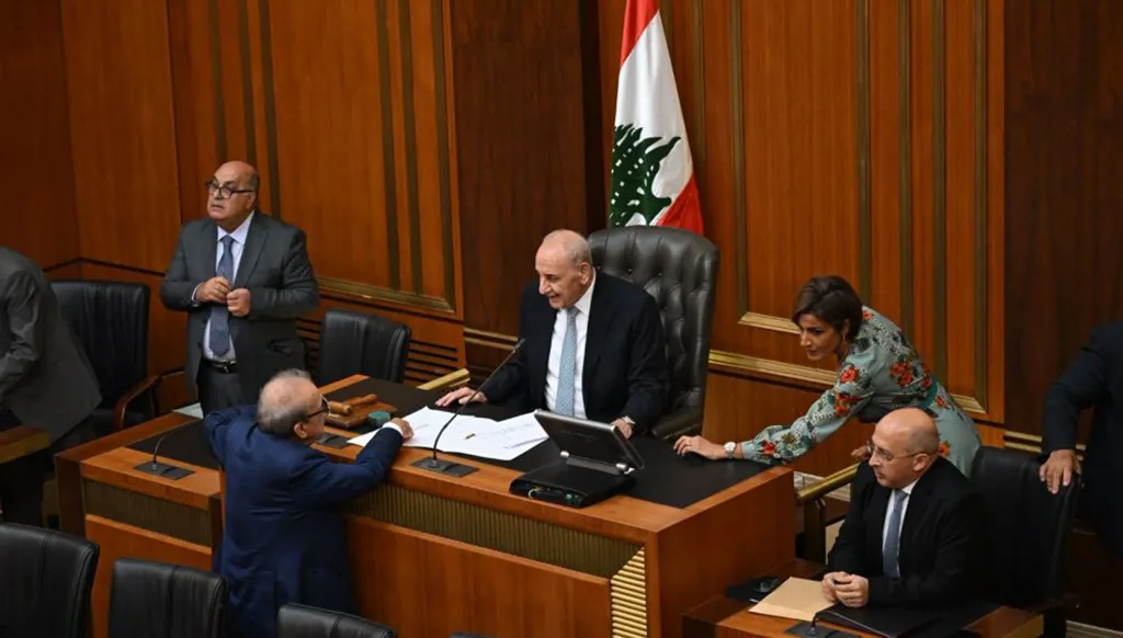 الثقة المتجدّدة للحكومة في نهاية جلسة المساءلة...  باريس تحشد مجدداً الدعم الدولي للبنان وجيشه