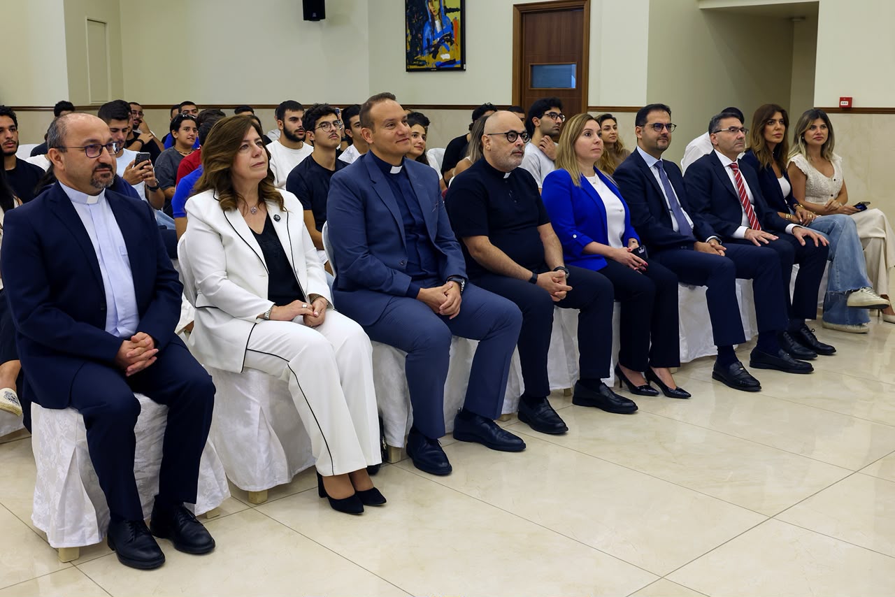 جانب من الحضور في الندوة. (وكالات)