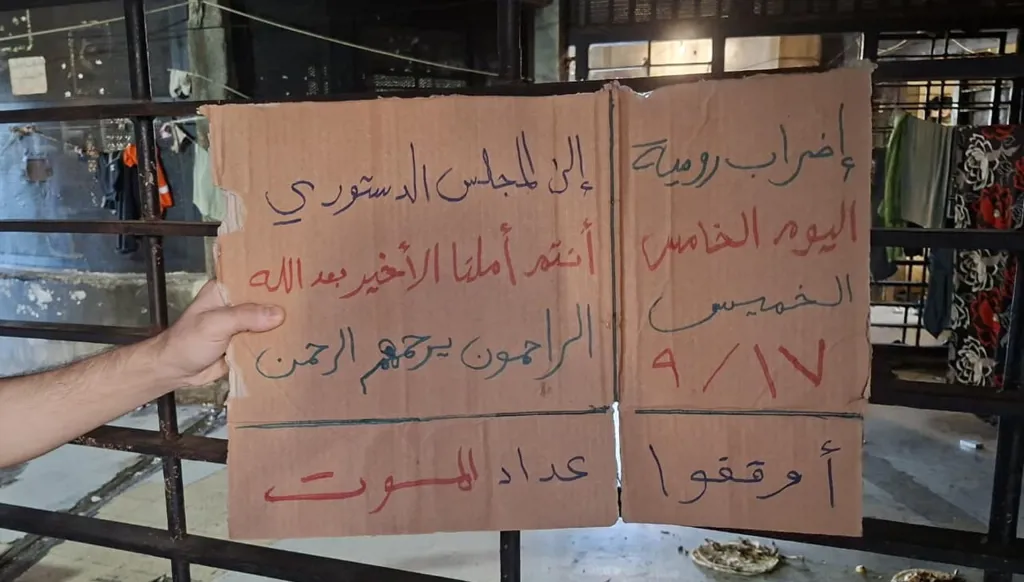 إضراب رومية يدخل يومه الخامس... سجناء لبنانيون: لماذا تخرجون السوريين وتتركوننا؟