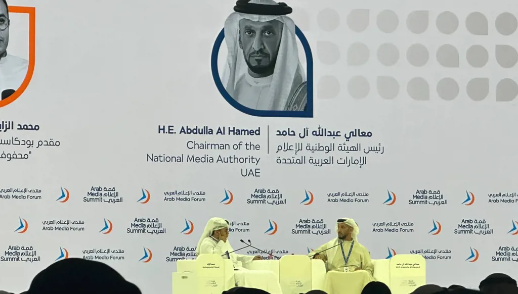 عبدالله آل حامد في قمة الإعلام العربي: استخدم أكثر من 120 عميلاً للذكاء الاصطناعي