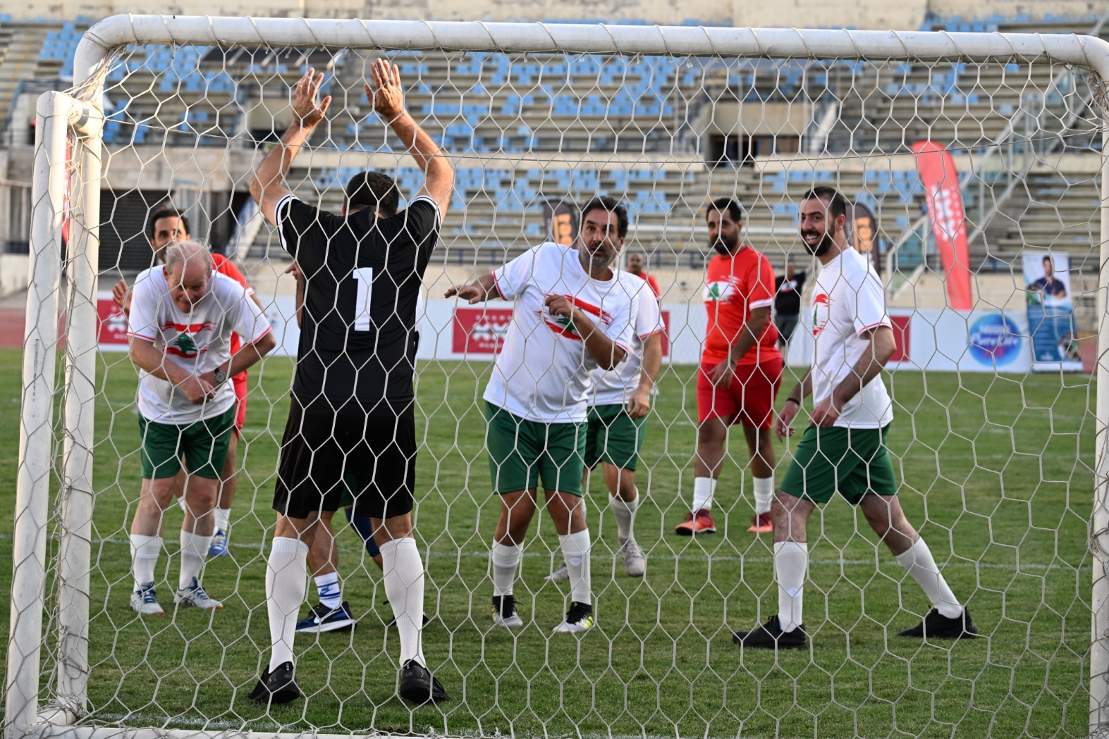 من المباراة بين النواب. (تصوير حسام شبارو)