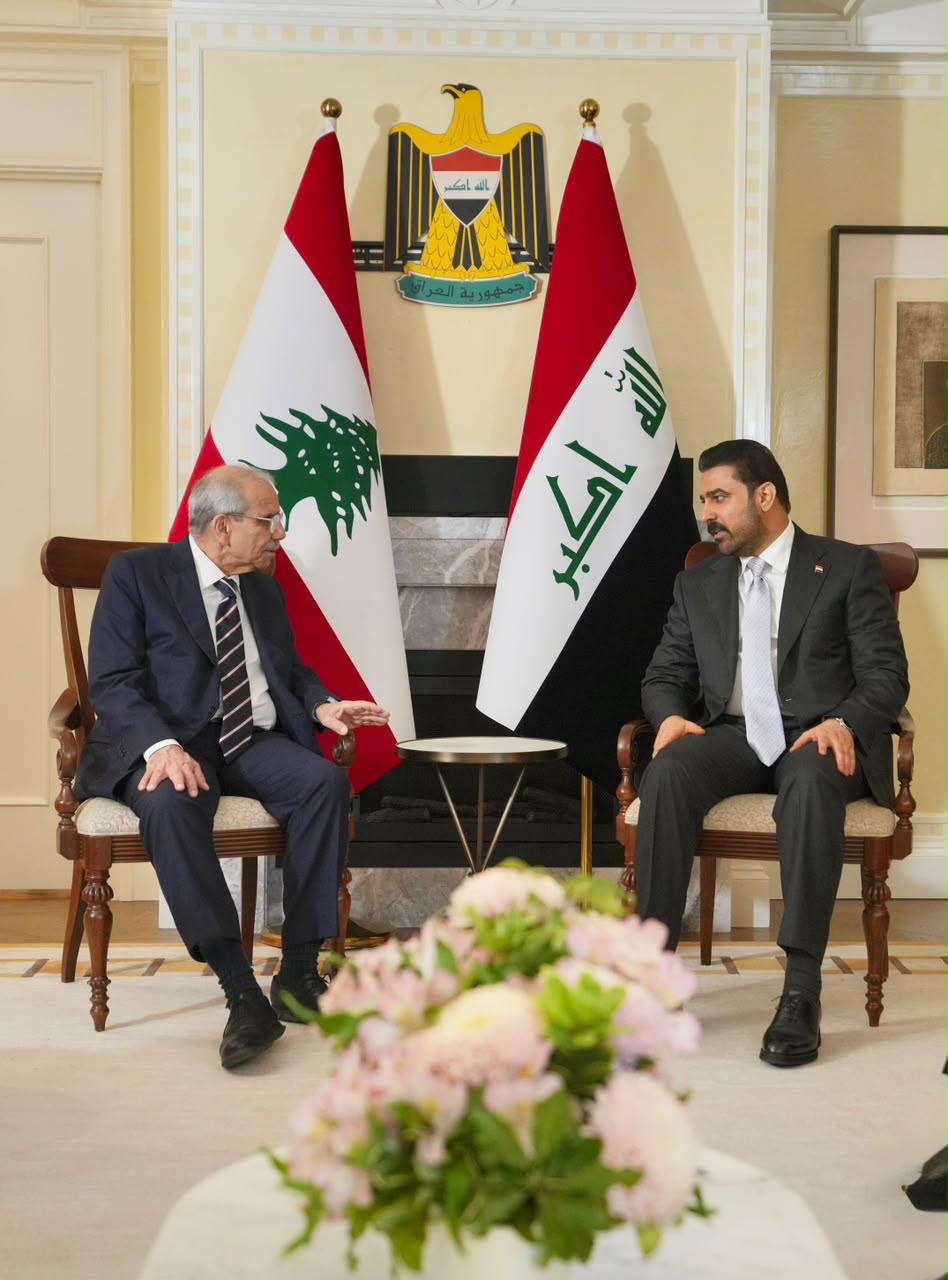 لقاء بين رئيسَي الوزراء اللبناني نواف سلام (يسار) والعراقي علي الزيدي (يمين) (الحكومة العراقية).