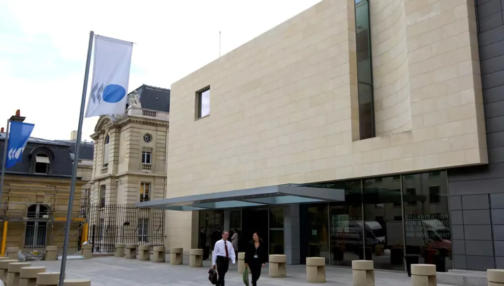 منظمة التعاون الاقتصادي والتنمية ترفع توقعاتها لنمو الاقتصاد العالمي مع تسارع التضخم