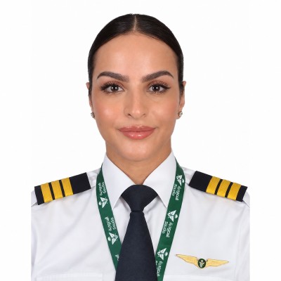 الطيارة السعودية بلقيس الفرج.