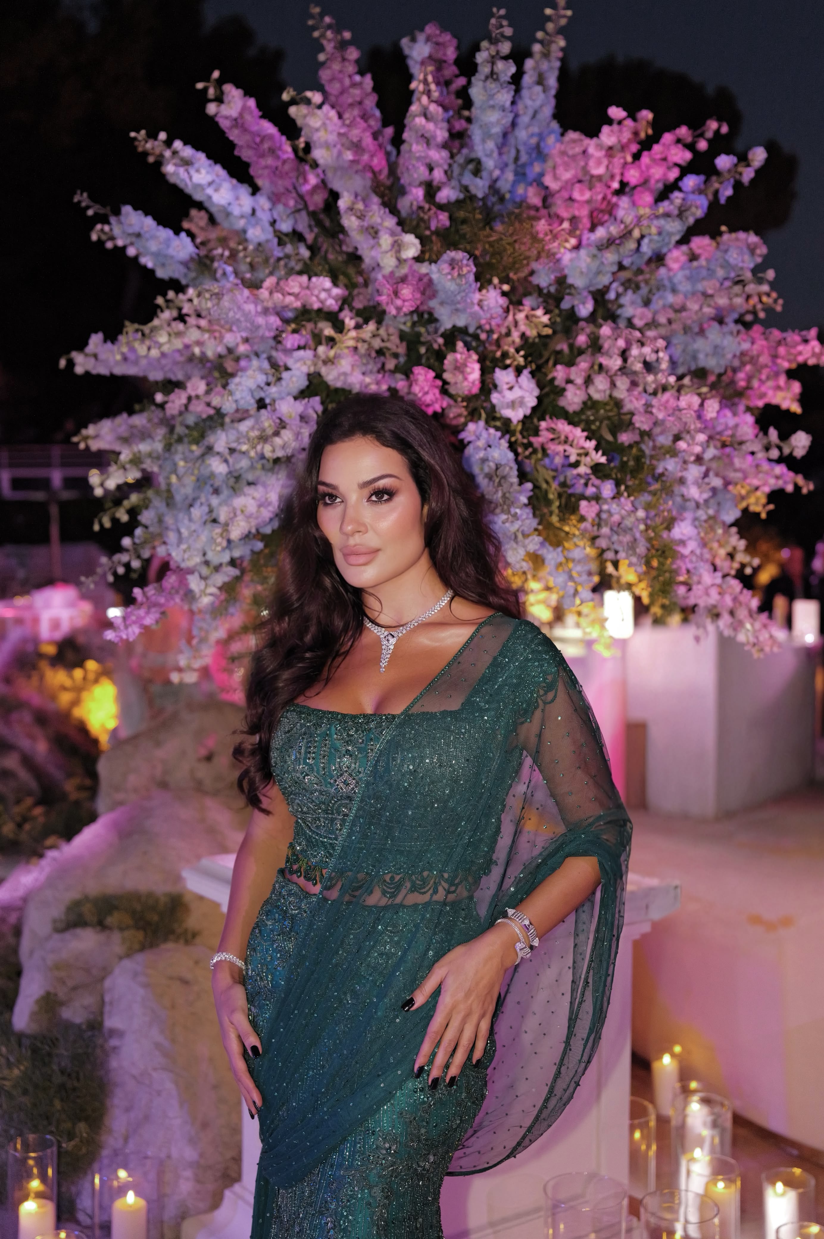 نادين نسيب نجيم بلوك هندي في ليلة الحنّة الخاصة بمصممة الأزياء العالمية تمارا رالف (المكتب الإعلامي)