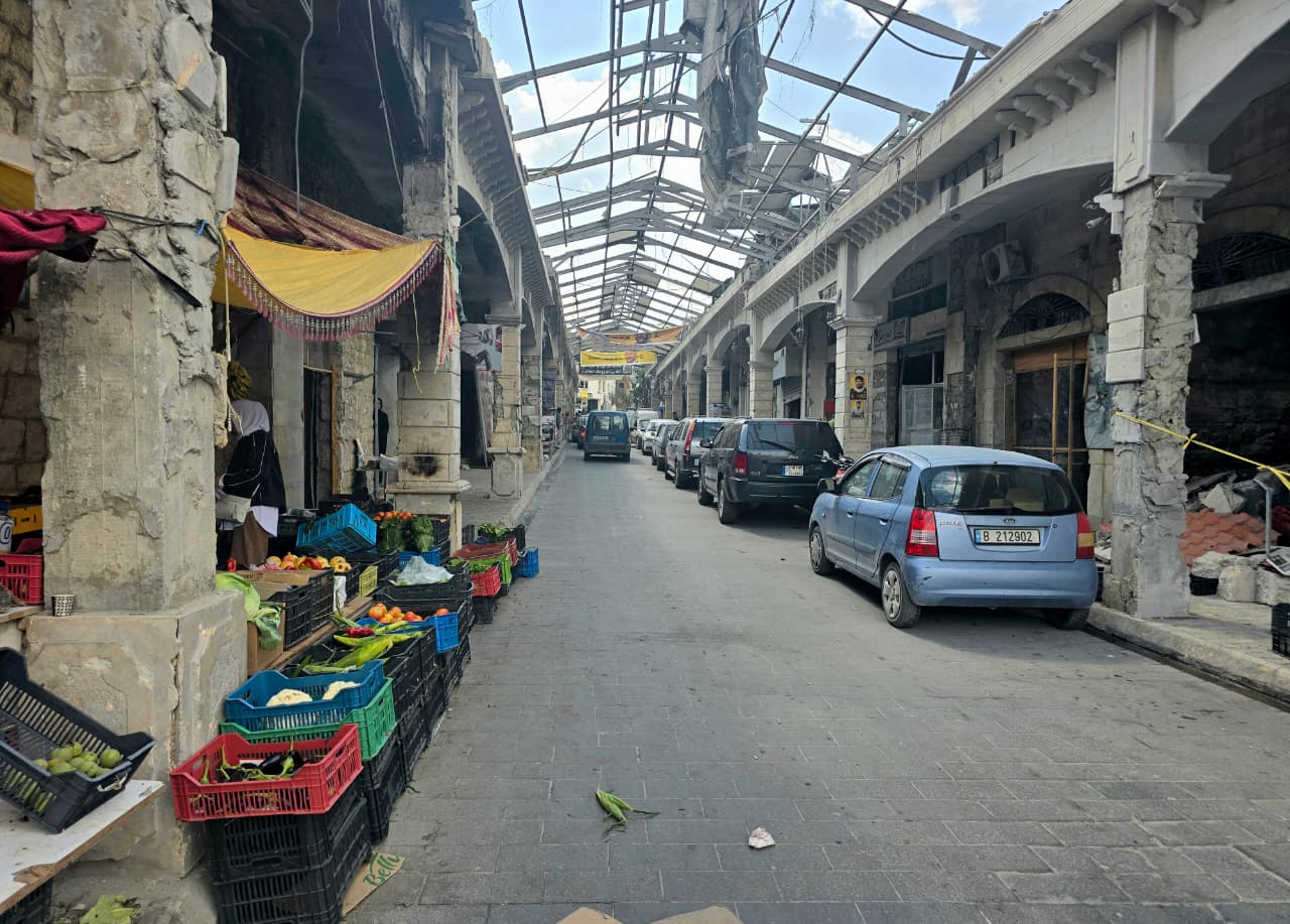 حي سرايا النبطية القديم والسوق التراثي بعد إزالة الركام وتنظيفه وإعادة فتحه (أحمد منتش).