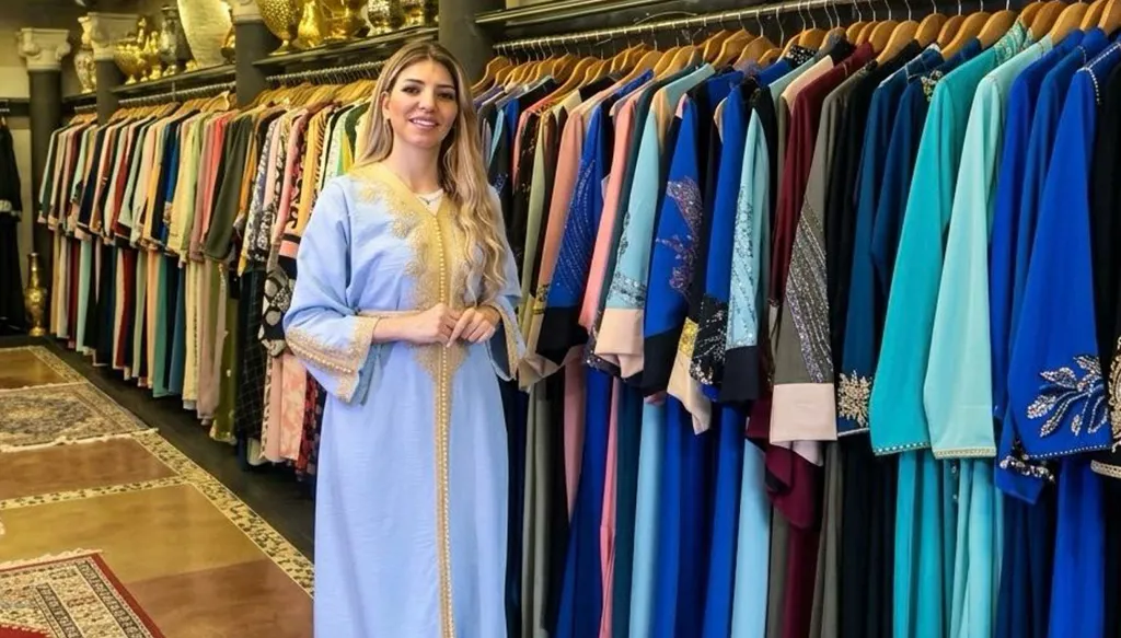 العباية السورية... أناقة تحمل ذاكرة التراث