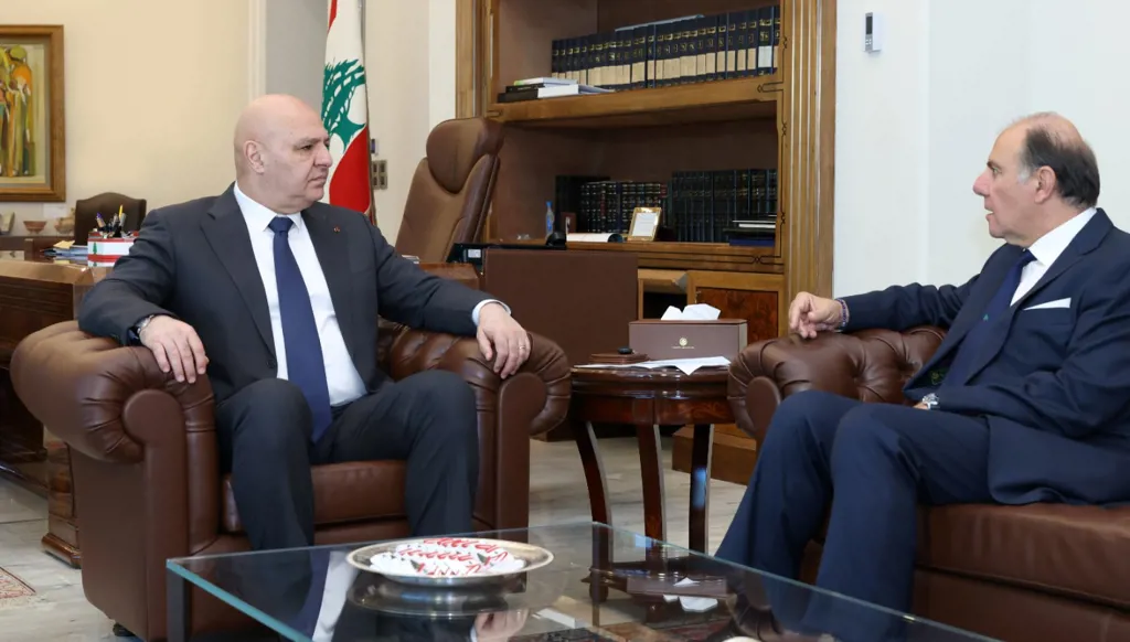عون بحث مع حاكم مصرف لبنان أوضاع القطاع المالي