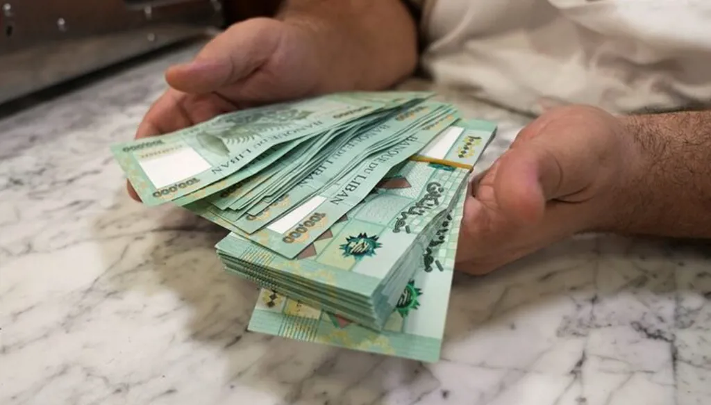 أوراق نقدية (رويترز). 