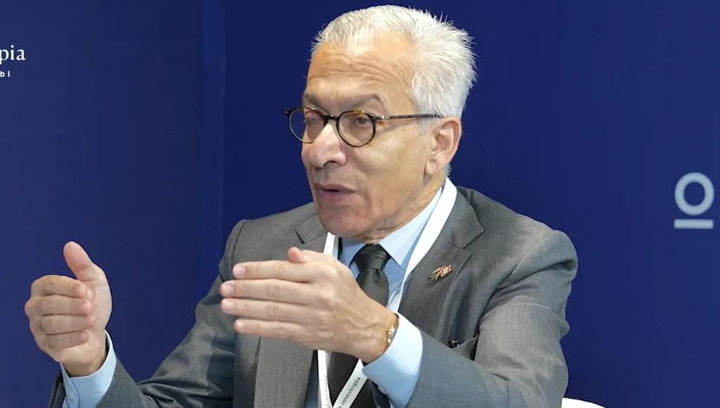 الوزير عامر البساط متحدثاً للنهار في مؤتمر إ