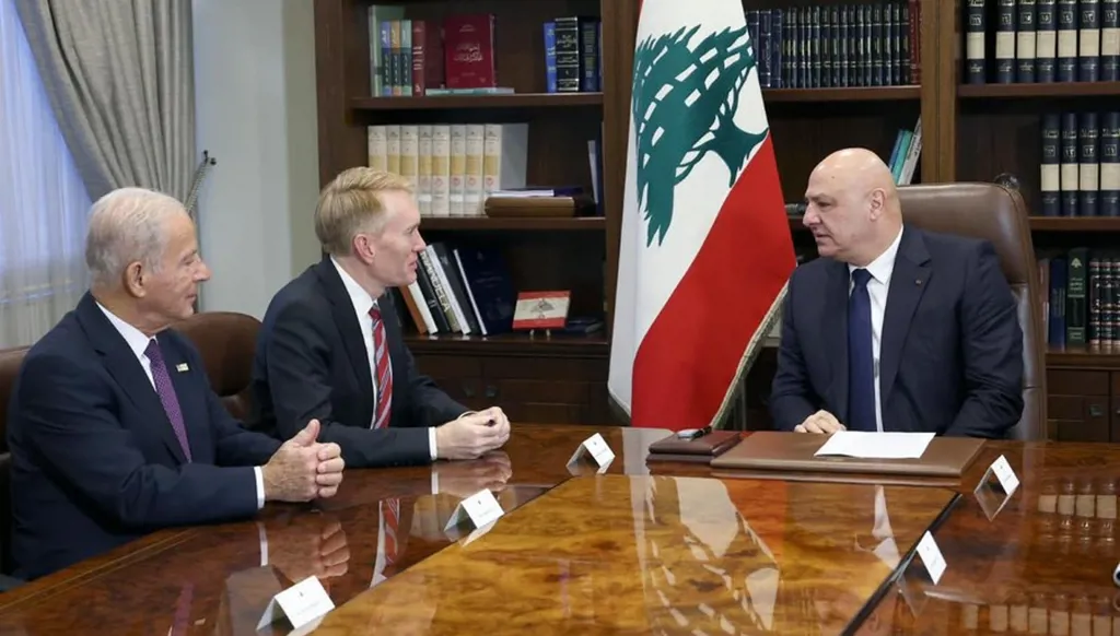 عون استقبل السيناتور عن ولاية اوكلاهوما الأميركية JAMES LANKFORD بحضور السفير الأميركي في لبنان ميشال عيسى: إسرائيل تواصل اعمالها العدوانية في القرى والبلدات الجنوبية التي لم تنسحب منها بعد، مخالفة بذلك مضمون "اتفاق الاطار" الموقع بين البلدين برعاية أميركية