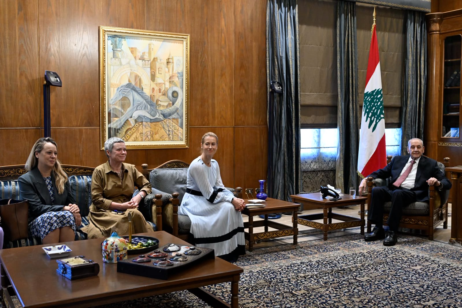 الرئيس برّي مستقبلاً كالاس (حسام شبارو).