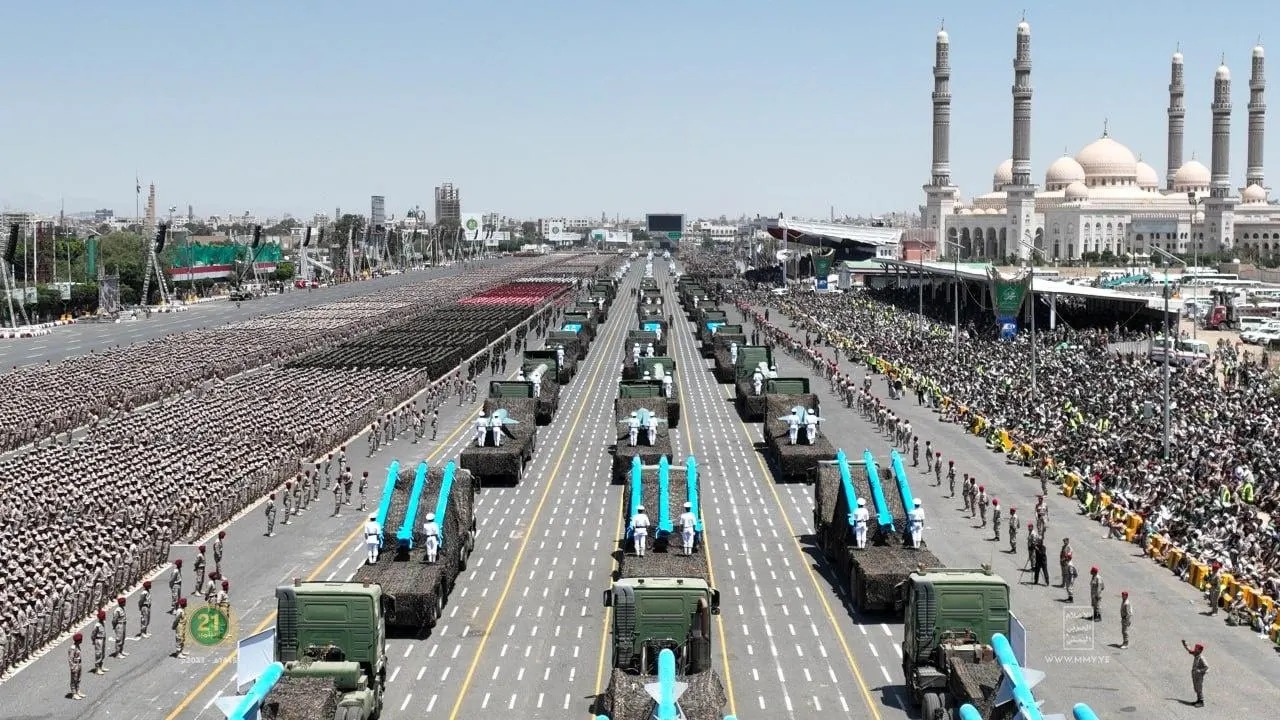 صواريخ باليستية عرضها الحوثيون خلال عرض عسكري في صنعاء إحياءً للذكرى التاسعة لسيطرتهم على العاصمة، 21 أيلول/سبتمبر 2023. (أرشيف)