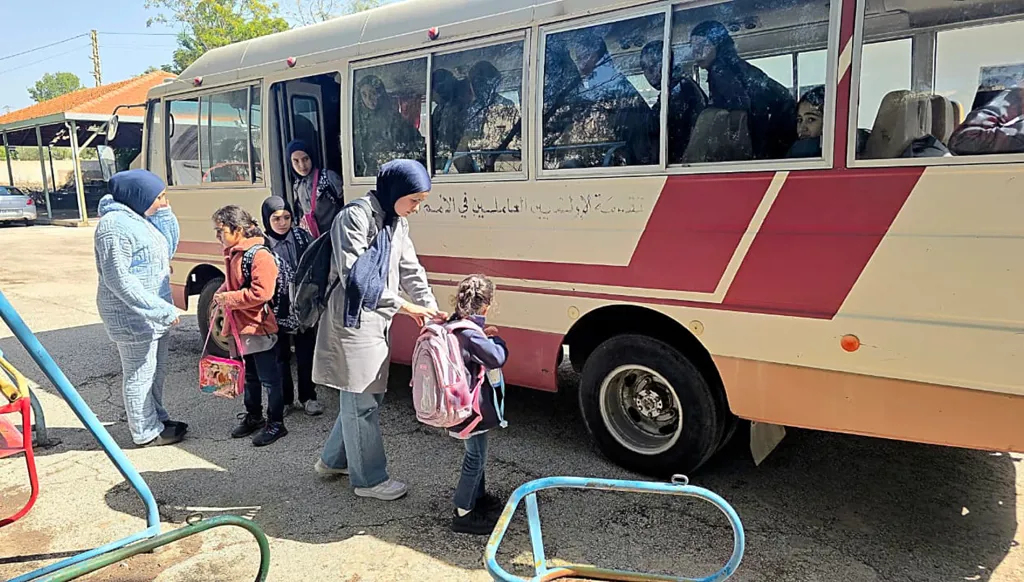  أحد الباصات في ميتم تبنين للبنات تقدمةً من الأمم المتحدة. (أحمد شنتف)