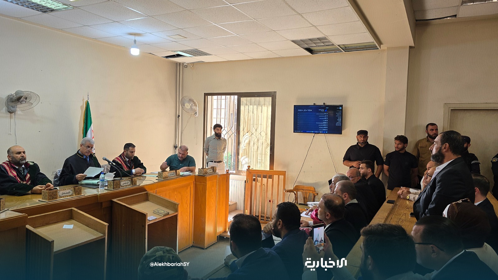 جلسة النطق بالحكم بحق متهمين بارتكاب انتهاكات في أحداث الساحل السوري في حلب. (الإخبارية السورية)