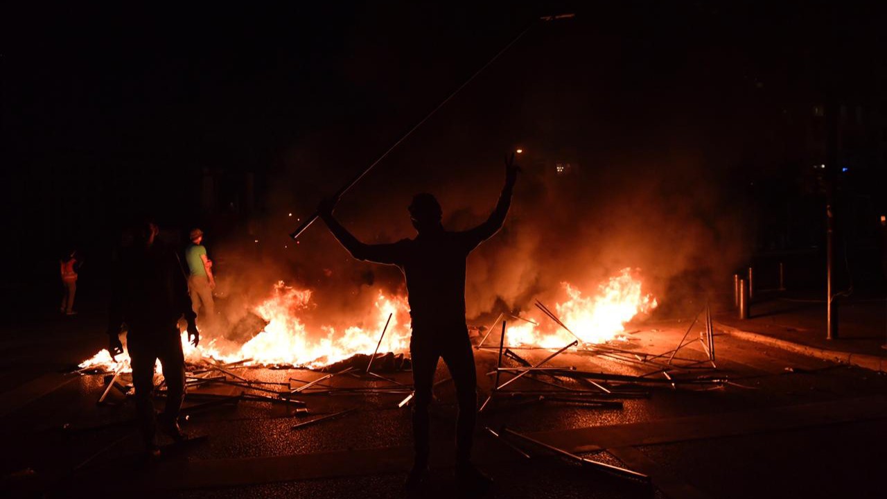 صورة ارشيفية من النهار لخيم تحترق في ثورة 17 تشرين (نبيل اسماعيل)