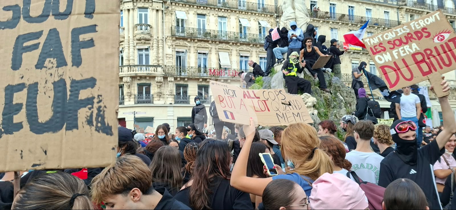 متظاهرون في مونبلييه. (تصوير: تانيا عوض)