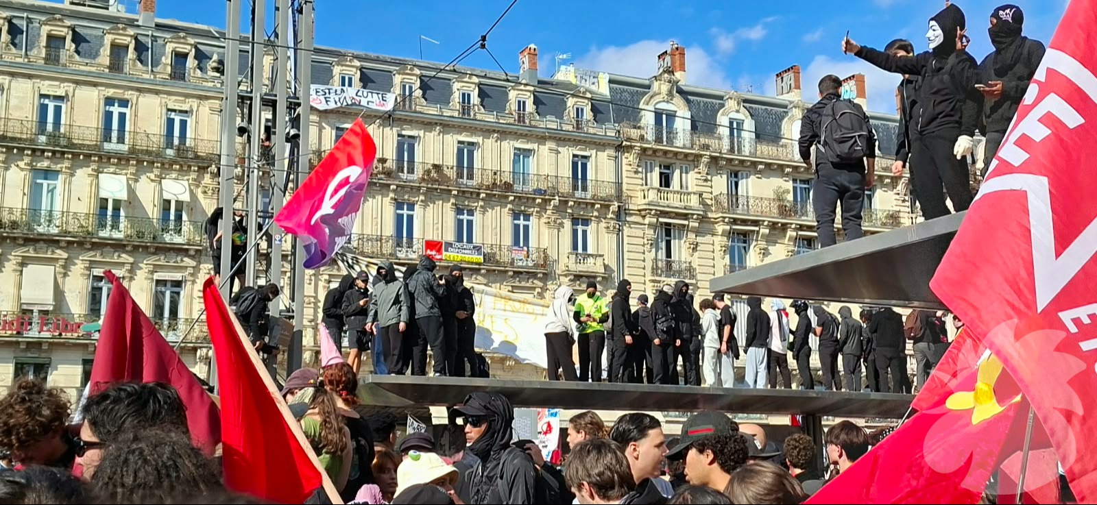 متظاهرون في فرنسا. (تصوير: تانيا عوض)