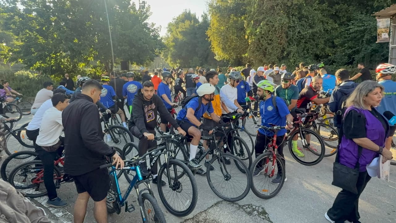 أكثر من 150 رياضياً وهواة ركوب الدراجات الهوائية يشاركون في النشاط الرياضي -البيئي -الزراعي (Bike Beino) الذي نظمته بلدية بينو-قبولا. (النهار)