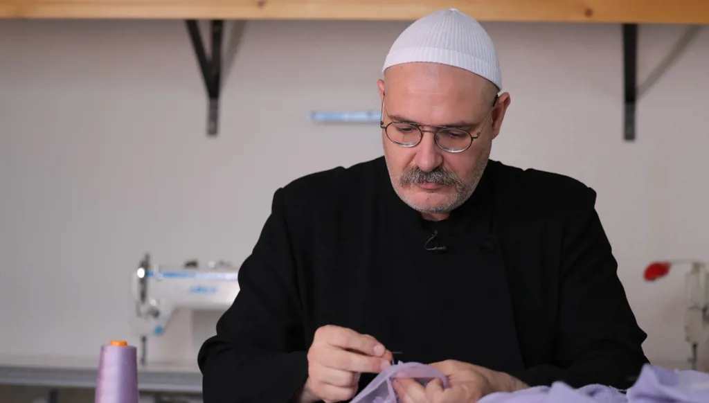 مصمم الأزياء الشيخ أدهم سري الدين لـ "النهار": التزامي الديني غيّر أسلوبي