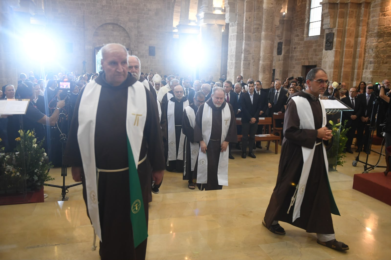 رهبان كبوشيون مشاركون في القداس 