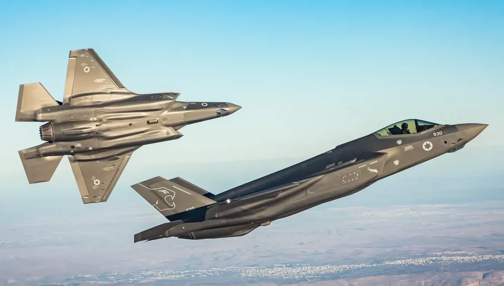 إعلام عبري: إسرائيل تدرس ضرب أهداف إيرانية