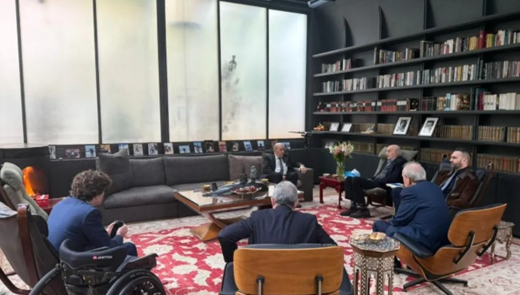 جنبلاط يلتقي لودريان في كليمنصو: دعم للمسار اللبناني وتأكيد على تثبيت وقف النار