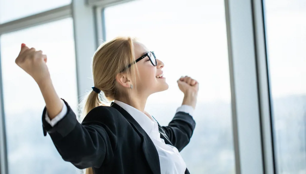 لم أؤمن يوماً بأنّ المرأة "ضحية"... بل قوية!