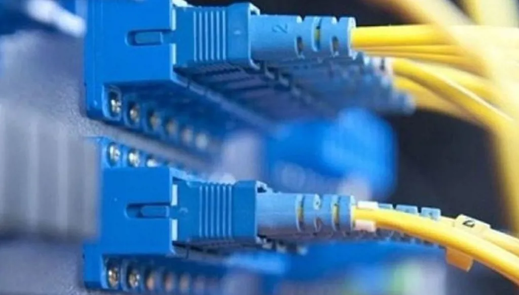 "أوجيرو": عطل في كوابل فايبر رئيسية في منطقة صور... وتعليق من "ألفا"