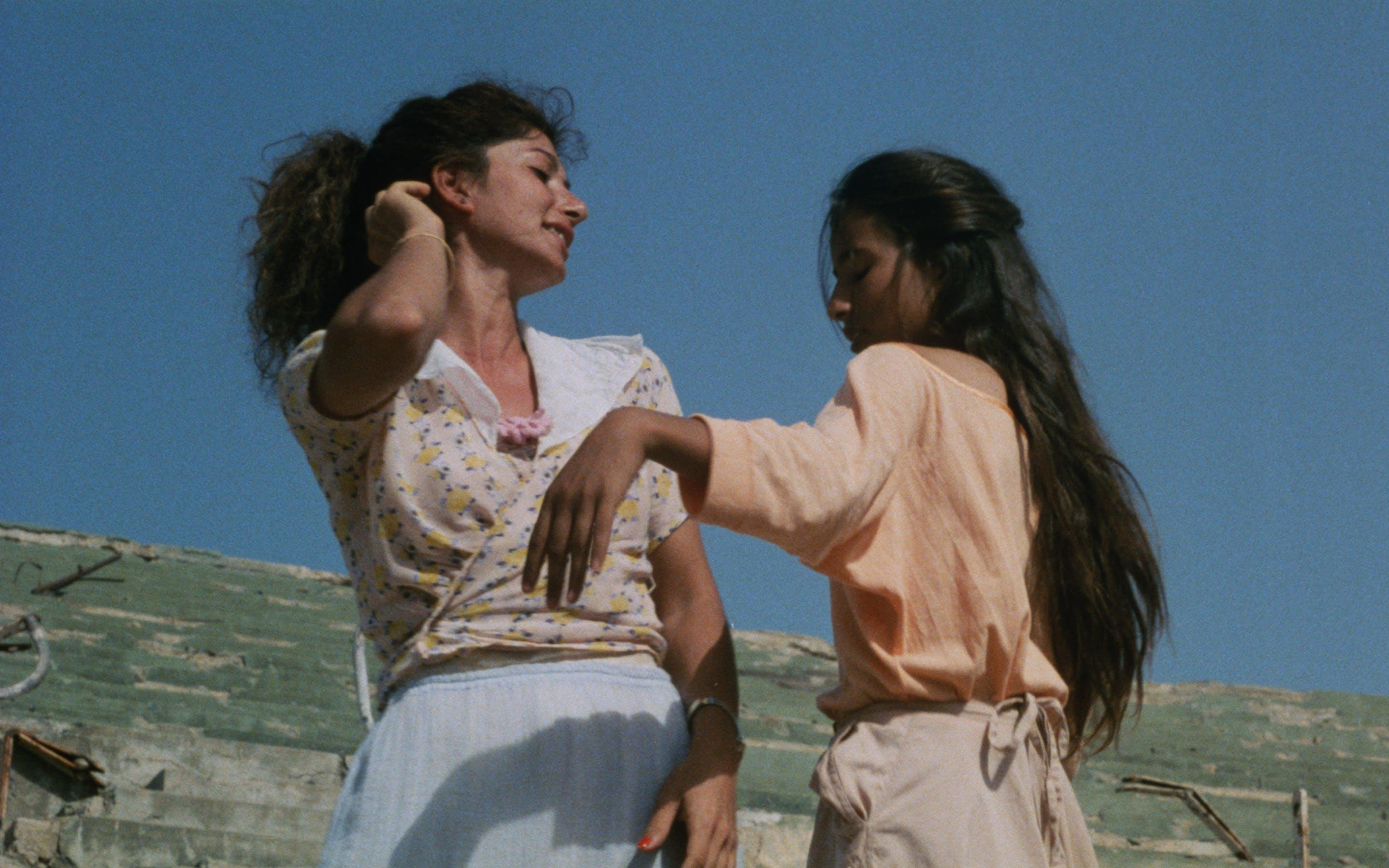 من فيلم غزل البنات للمخرجة جوسلين صعب (1985).