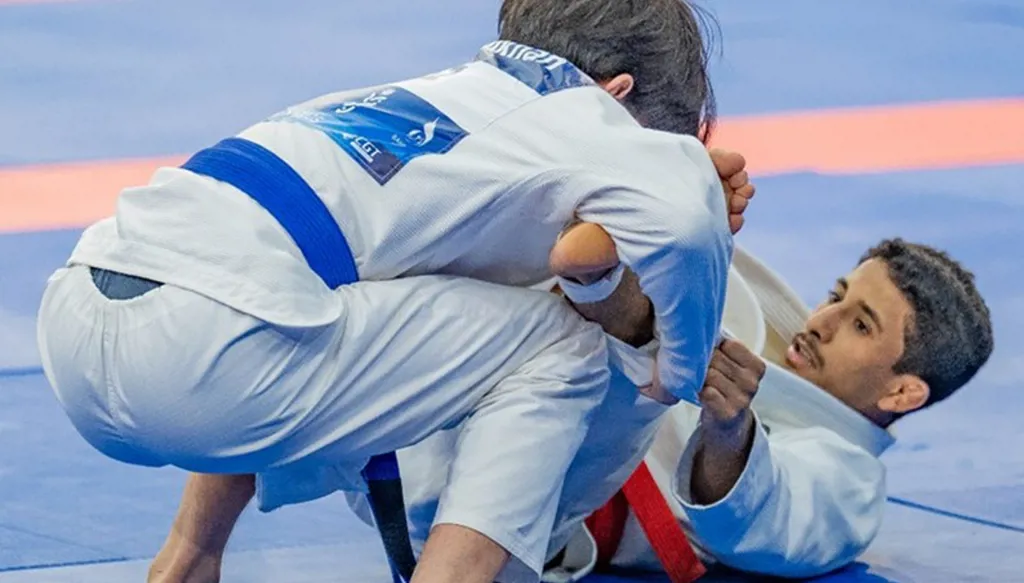 أبطال الإمارات يشعلون حلبة "أبوظبي إكستريم" في العين