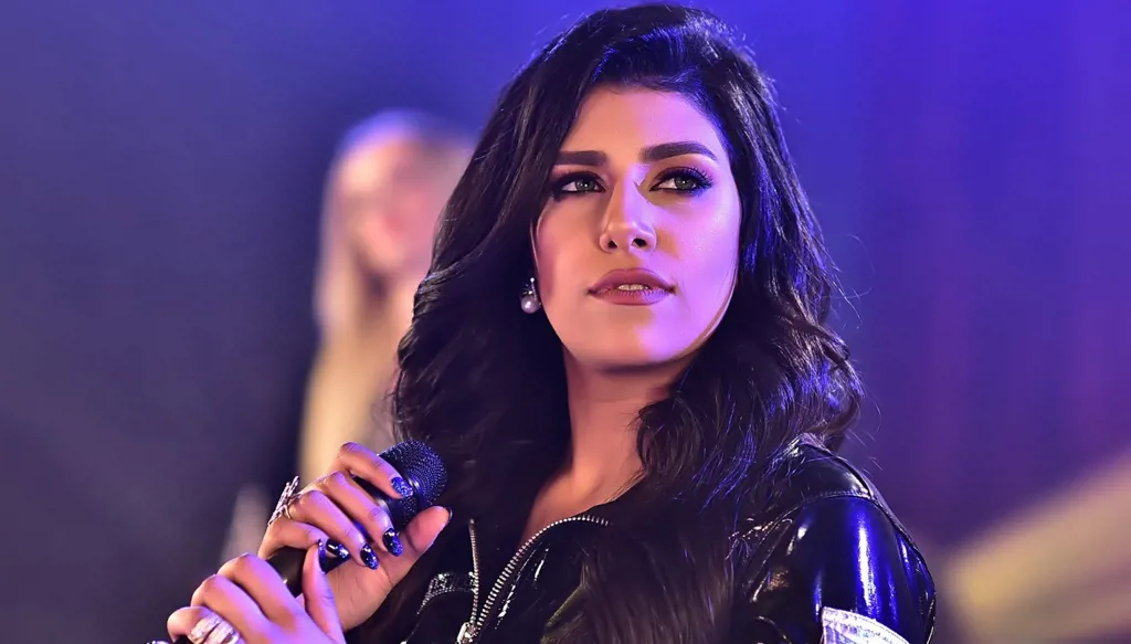 إيقاف فنانة عن الغناء بسبب ألفاظ خادشة للحياء