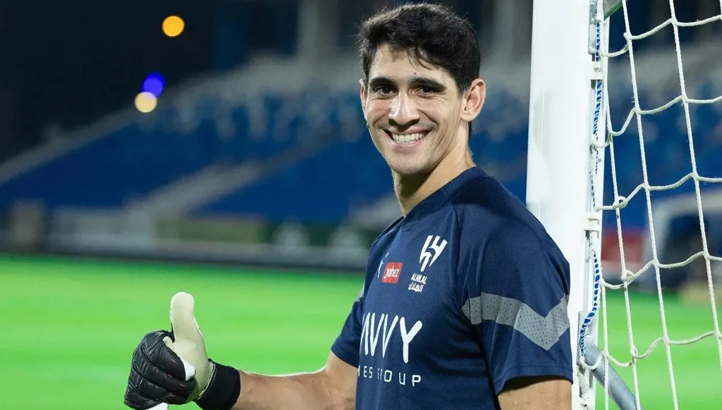 سجل سلبي يُهدد حارس الهلال قبل مواجهة ريال مدريد