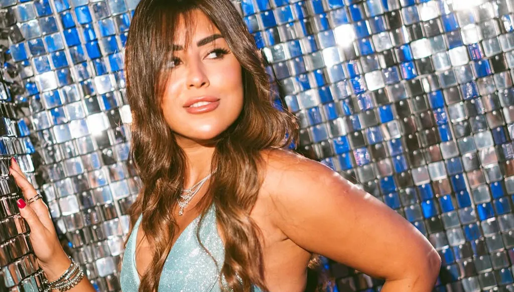 آيتن عامر تبكي كاشفةً محطات مؤلمة في حياتها الشخصية (فيديو)