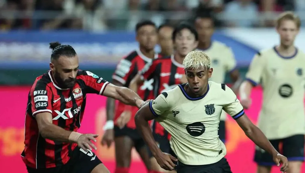 هدف رائع للأردني يزن العرب في شباك برشلونة (فيديو)