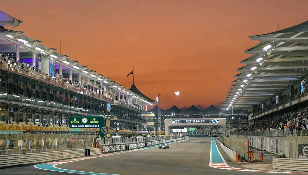 سيارات فورمولا 1 التاريخية تحضر لأول مرة إلى مرسى ياس