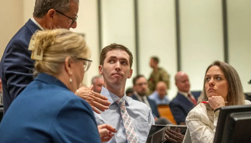 لأول مرة... المتهم بقتل تشارلي كيرك يمثل أمام المحكمة